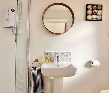 3 bedroom semi-detached house to rent - Photo 2