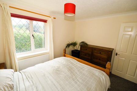 2 bedroom ground floor maisonette to rent - Photo 5