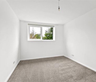 4 bedroom end of terrace house to rent - Photo 4