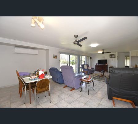 274 Mittelheuser Road, Burnett Heads, Qld 4670 - Photo 2