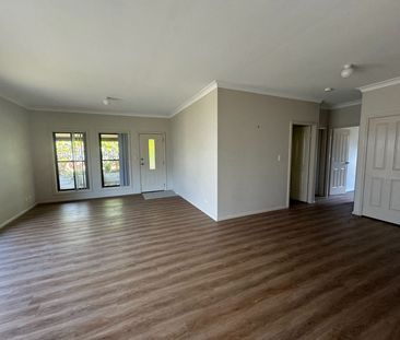 LOCATION AT IT'S PRIME! - Photo 4