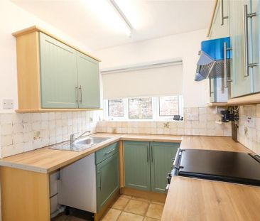 2 bedroom end of terrace house to rent - Photo 3