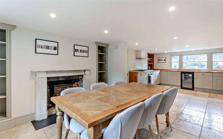 An impressive three storey Grade II listed Georgian town house in a prime central city location. - Photo 5