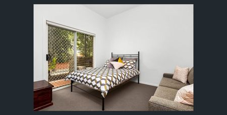 13 Cavalry Circuit, Maribyrnong VIC 3032 - Photo 5