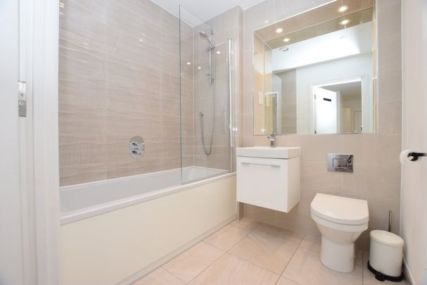 Flat to rent - 3 Scena Way, London, SE5 - Photo 1