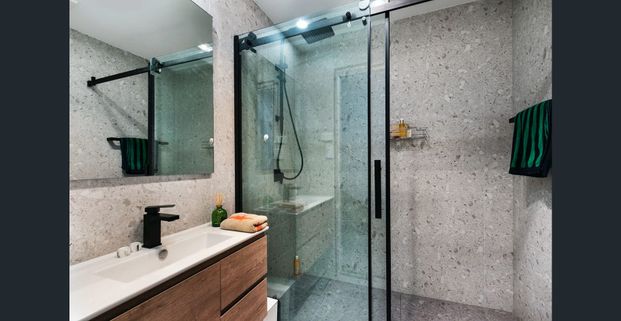 TRI-LEVEL, 1 BEDROOM + STUDY IN NEWTOWN - Photo 1