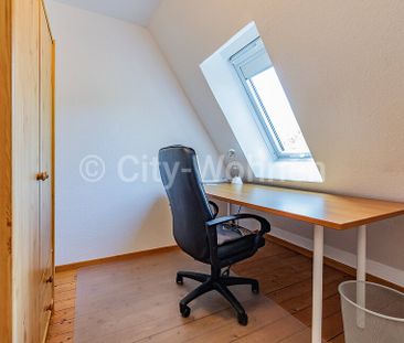 Helle, möblierte Dachgeschosswohnung mit offener Schlafempore in Ha... - Photo 4