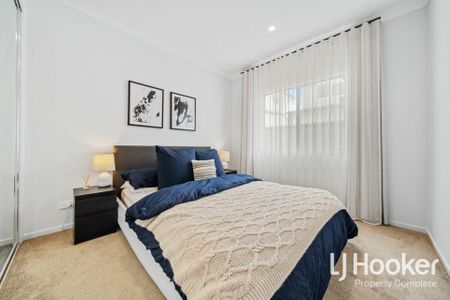Style & Quality - Superior Family Home - Ducted Air Conditioning - Two Living Zones - Photo 2