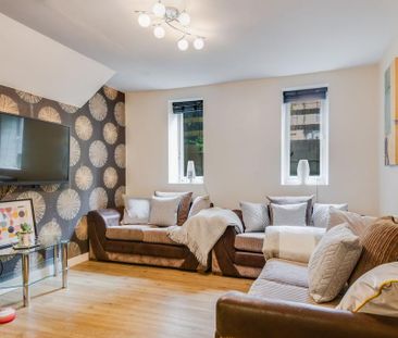 5 bedroom flat to rent - Photo 1