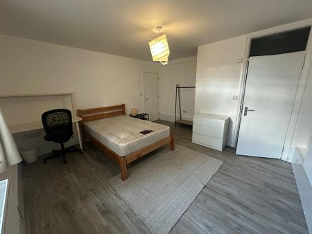 3 bedroom apartment to rent - Photo 4