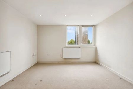 1 bedroom flat in Richmond - Photo 3