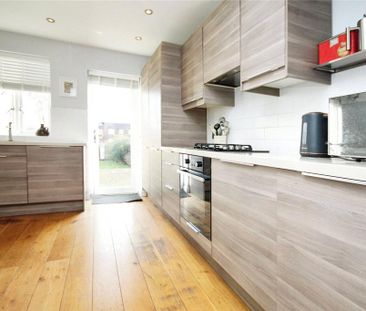 3 bedroom semi-detached house to rent - Photo 6