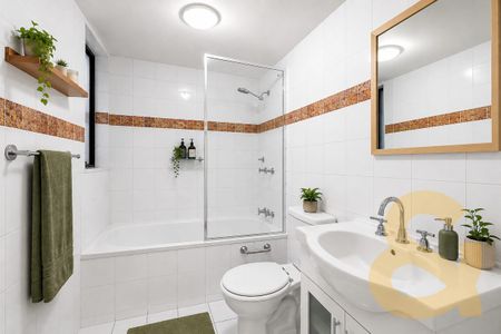 Modern Loft-Style 1-Bedroom with Courtyard in Prime Location - Photo 4