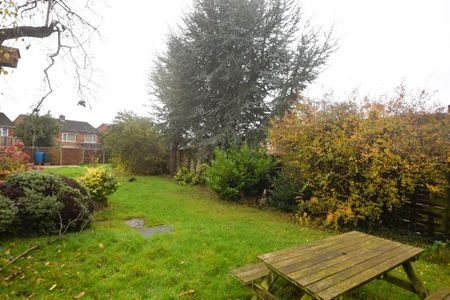 4 bedroom detached house to rent - Photo 4