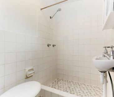 Large Garden Apartment - Photo 6