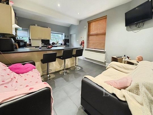 6 bedroom semi-detached house to rent - Photo 1