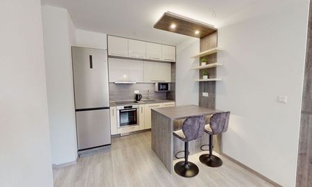SENICA: NA PRENÁJOM EXKLUZÍVNY ZARIADENÝ 2-IZBOVÝ BYT V CENTRE PRI PARKU S PARKOVANÍM - Fotografia 4