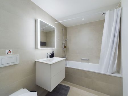 Moderne 5.5-Zimmer Wohnung in Neuhausen - möbliert - Photo 4
