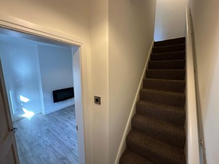 Stunning 2 bedroomed mid town house close to town centre, UHNM, A500, M6 and rail links with private parking for 2 cars - Photo 2