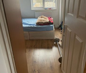 Room in a Shared Flat, Hickes House, NW6 - Photo 3