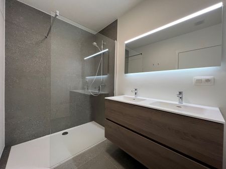 Splinternieuw appartement met lift op topligging - Foto 3