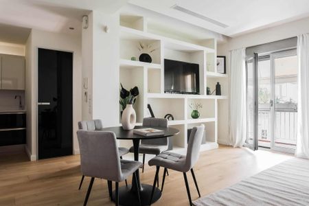 Striking 1BR Apartment in Kolonaki B - Photo 3