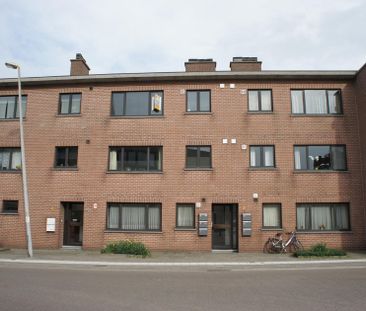 - Appartement 2de verdiep met 2 slaapkamers en garage. - Photo 1