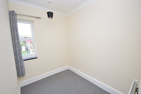3 bedroom terraced house - Photo 5