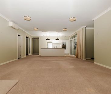 High End Apartment in the Heart of Orewa - Photo 3