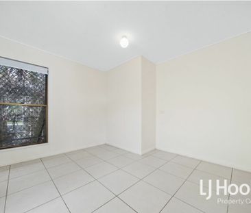 Conveniently Located Villa - Photo 6