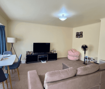 Spacious two-bedroom unit in St Johns! - Photo 3