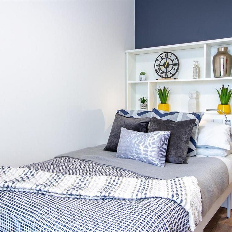 1 bedroom in a flat share to rent - Photo 1