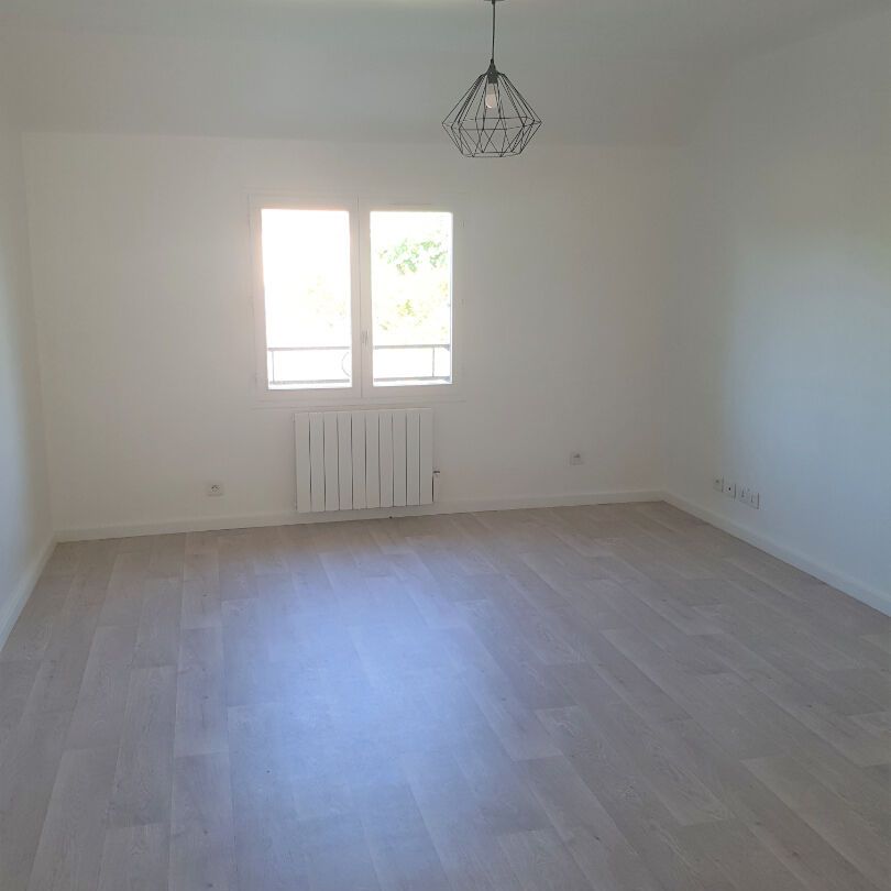 A LOUER Studio 33m² ECOUEN, place de parking privée - Photo 1