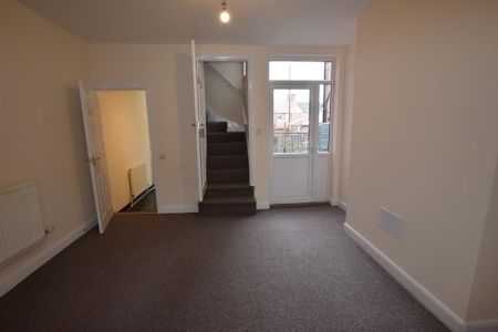 3 bedroom terraced house to rent - Photo 4