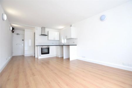 Studio to rent - Photo 2