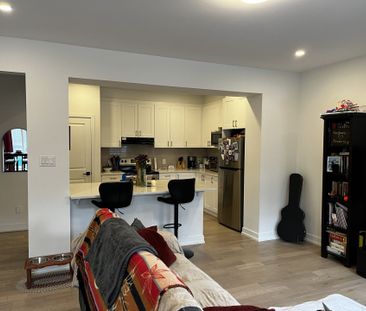 For Lease - 289 Anyolite Private, Barrhaven, Ontario - Photo 2