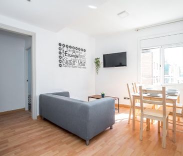 Room with single bed in Calle Valencia - Photo 1