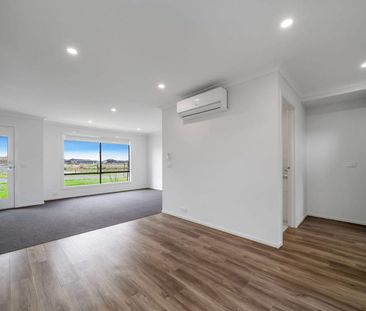 Modern Townhouse with Double Garage & Private Backyard — No Body Co... - Photo 1