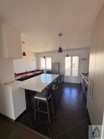 Location Appartement 3 pièces 85m² MARSEILLE 9ème - Photo 4