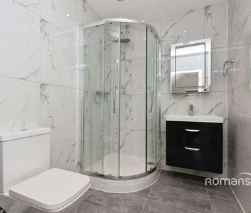 Crescent Drive, Aldershot, Hampshire, GU12 - Photo 6