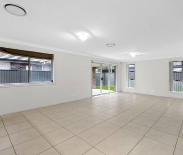 Spacious Family Home! - Photo 4