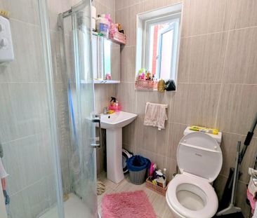 4 bedroom terraced house to rent - Photo 5