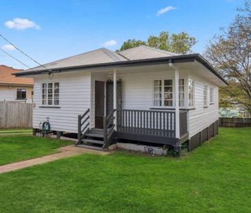 668 Cavendish Road, Holland Park QLD 4121 - House For Rent | Domain - Photo 3