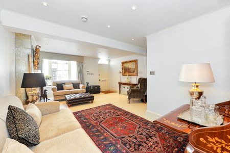 Perfectly designed contemporary mews house situated in the heart of Marylebone - Photo 5
