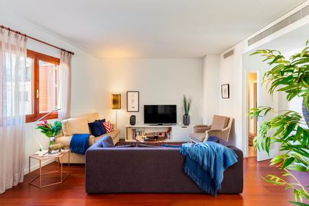 Plaza del Cabildo, Sevilla, Andalusia 41001 - Photo 2