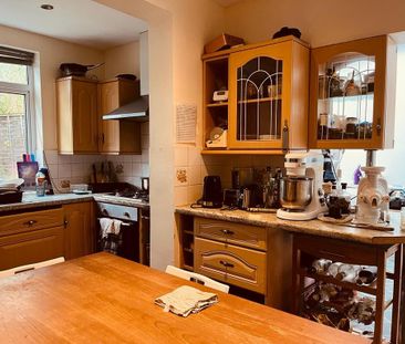 Room in a Shared House, Oakhill Road, SW15 - Photo 3