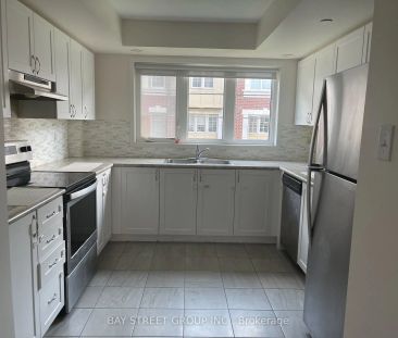 Condo Townhouse For Lease | E9299939 - Photo 2