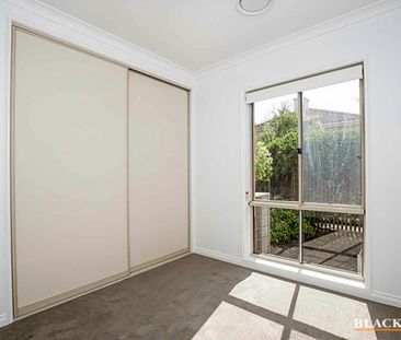 Freshly Painted Low-Maintenance Three-Bedroom Townhouse in Braddon - Photo 1