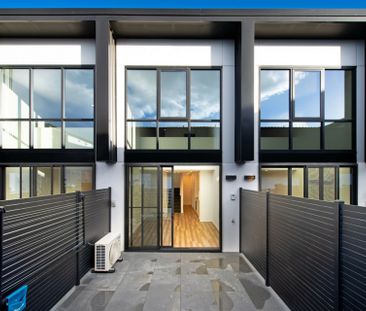 One Bedroom Loft in Prime Location - Photo 4