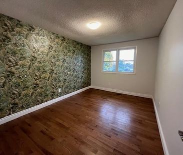 69 Old Oak Road - Upper Unit, 3 bed, 1 bath - Photo 4